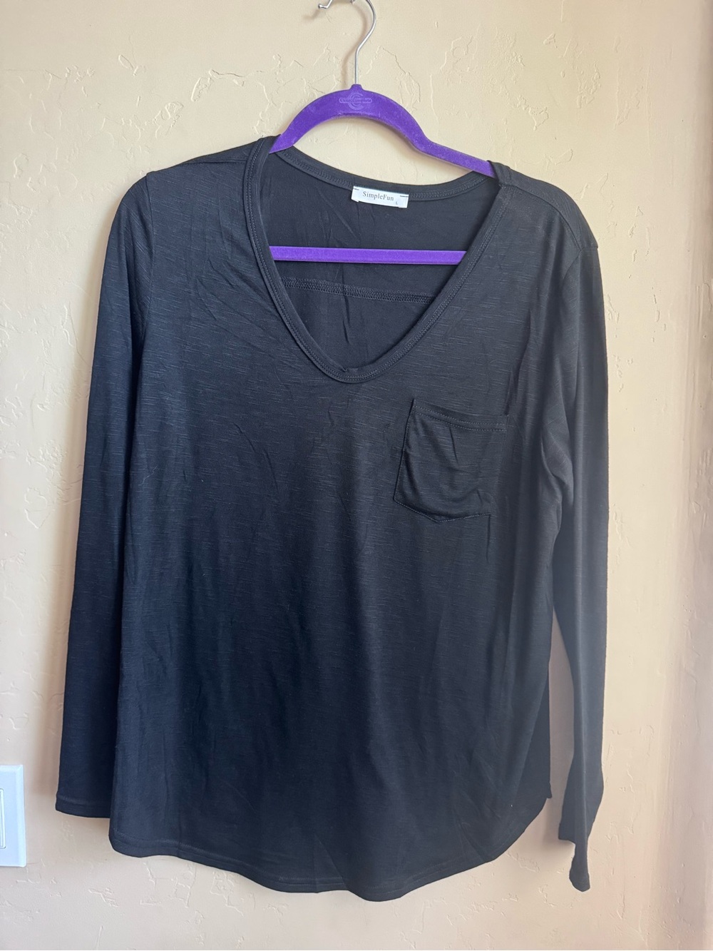 Simple Black V-Neck Long Sleeve Pocket Tee